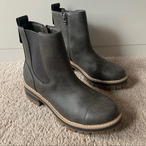 NEW! Boots - Womens 7